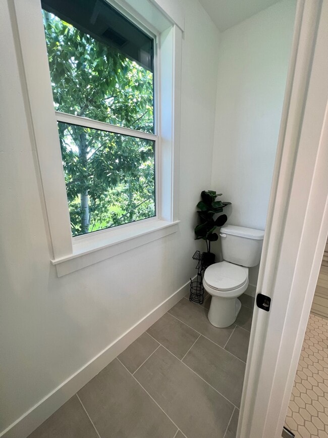 Building Photo - 107 Golf Vw Dr