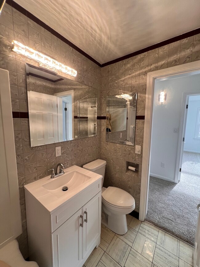 Building Photo - 123 Gould Ave