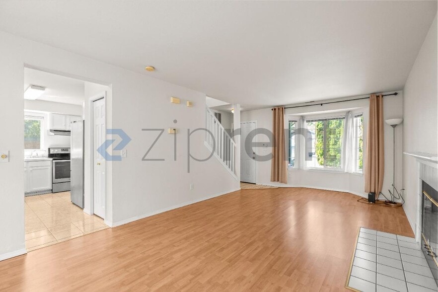 Building Photo - Unit