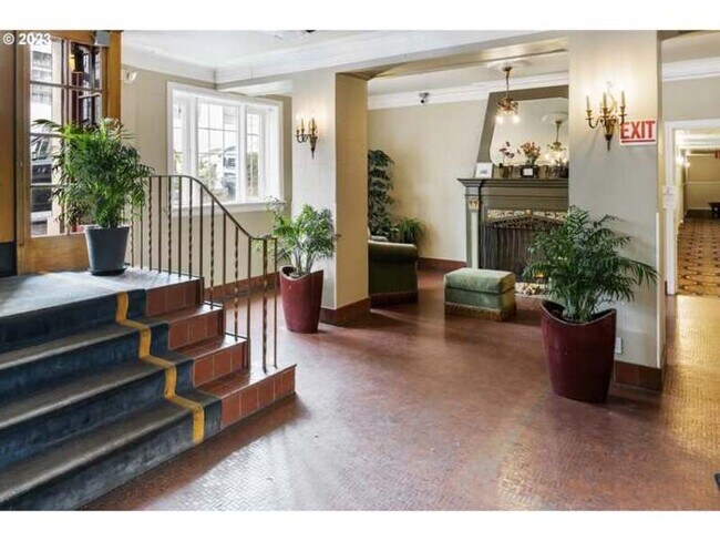 Building Photo - 20 NW 16th Ave