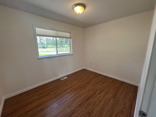 Building Photo - ~5 bedroom in a Picturesque Country Setting~