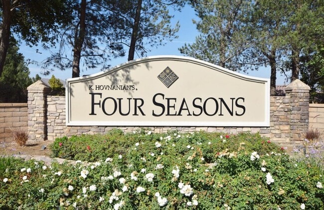 Building Photo - Beautiful 4BD, 2.5BA, Four Seasons at Heme...