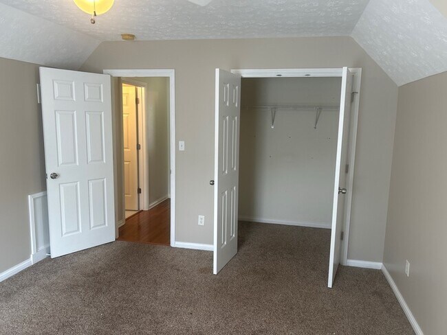 Building Photo - Welcome to 4 Bedroom and 3.5 Bath Home In ...