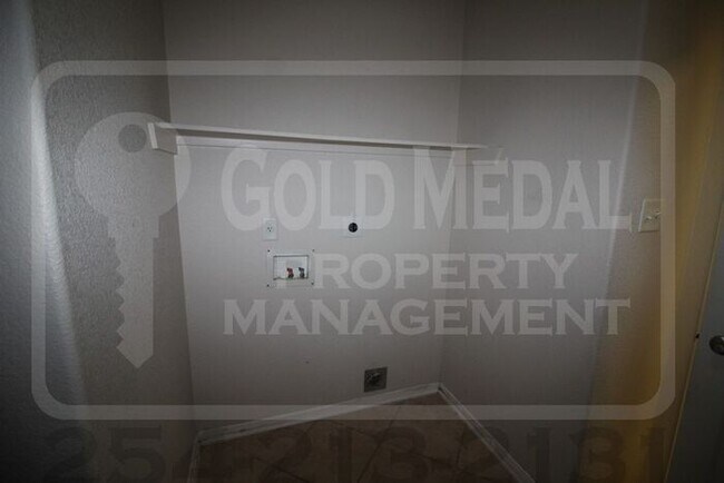 Building Photo - 2908 Tucson Dr