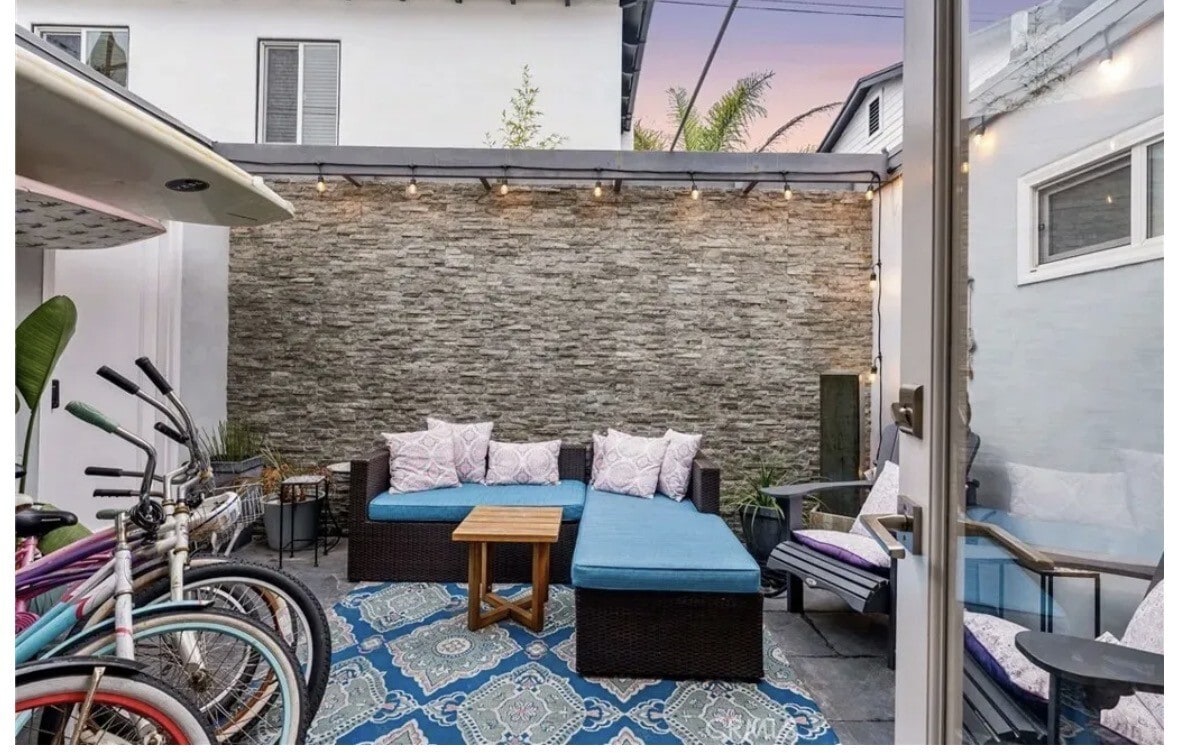 Building Photo - 1317 W Bay Ave