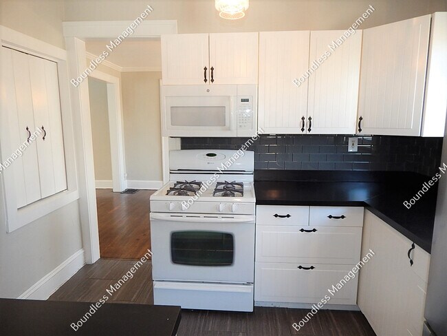 Building Photo - 522 Morgan St NE