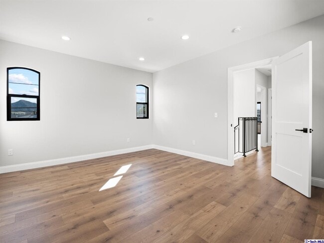 Building Photo - 214 N Orchard Dr