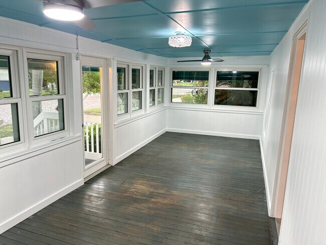 Building Photo - 221 Durrance St