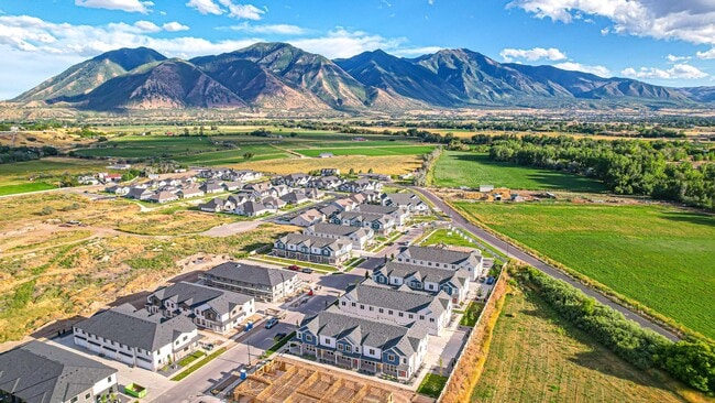 Building Photo - Incredible End Unit in Spanish Fork's Rive...