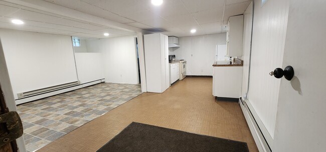 Building Photo - 619 S Armstrong Ave
