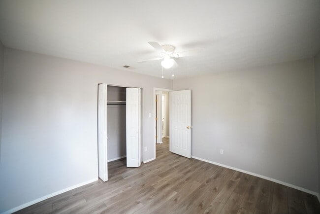 Building Photo - 4 bd/2 bath near Jackson Bluff