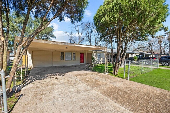 Primary Photo - 5511 Shamrock St
