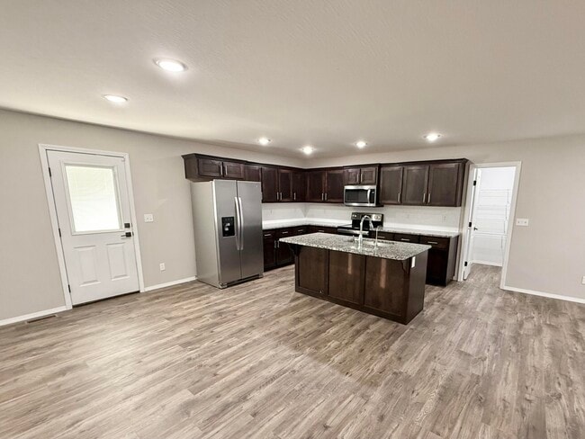 Building Photo - 633 S Southgate Dr