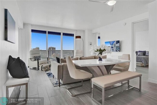 Building Photo - 3101 Bayshore Dr
