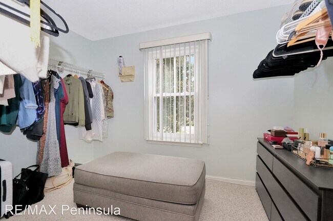 Building Photo - 4 br, 2.5 bath House - 304 Charity Lane