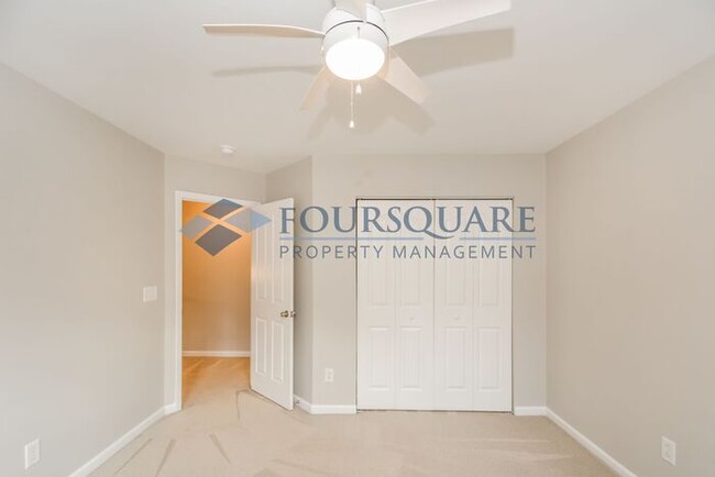 Building Photo - Townhome | 3rd Floor Bonus Room | Fenced Y...