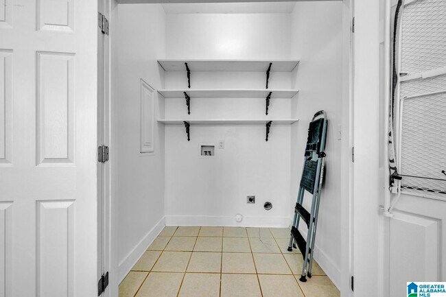 Building Photo - 6285 S Clubview Cir