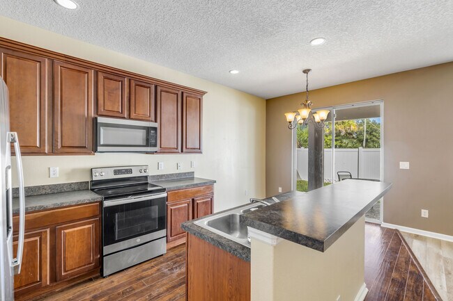 Building Photo - 627 Aeolian Dr