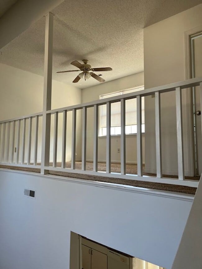 Building Photo - Available 3 bedroom/ 2 bathroom Home!