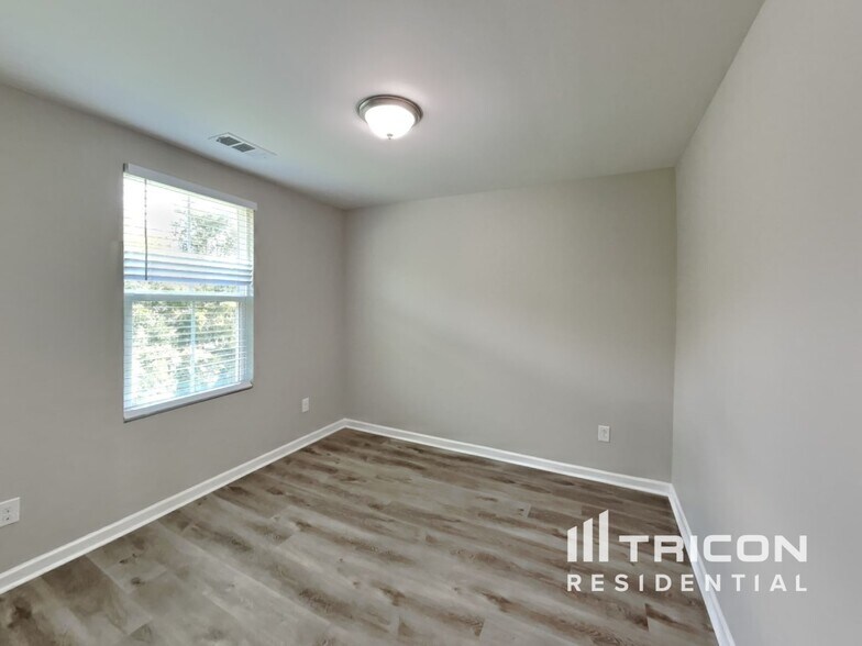 Building Photo - 1857 Belle Arbor Dr