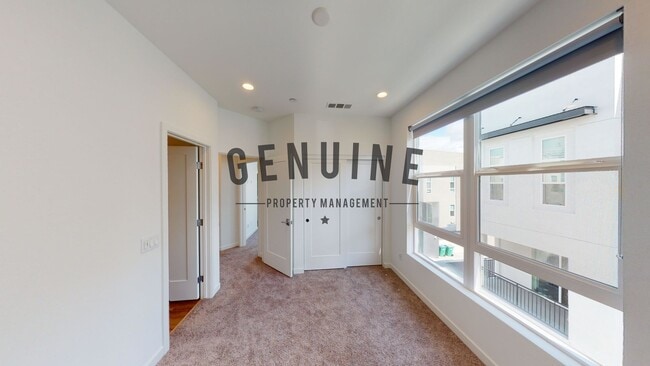 Building Photo - Modern Tri-Level 2Bd 2.5Ba Townhouse in Irvine!