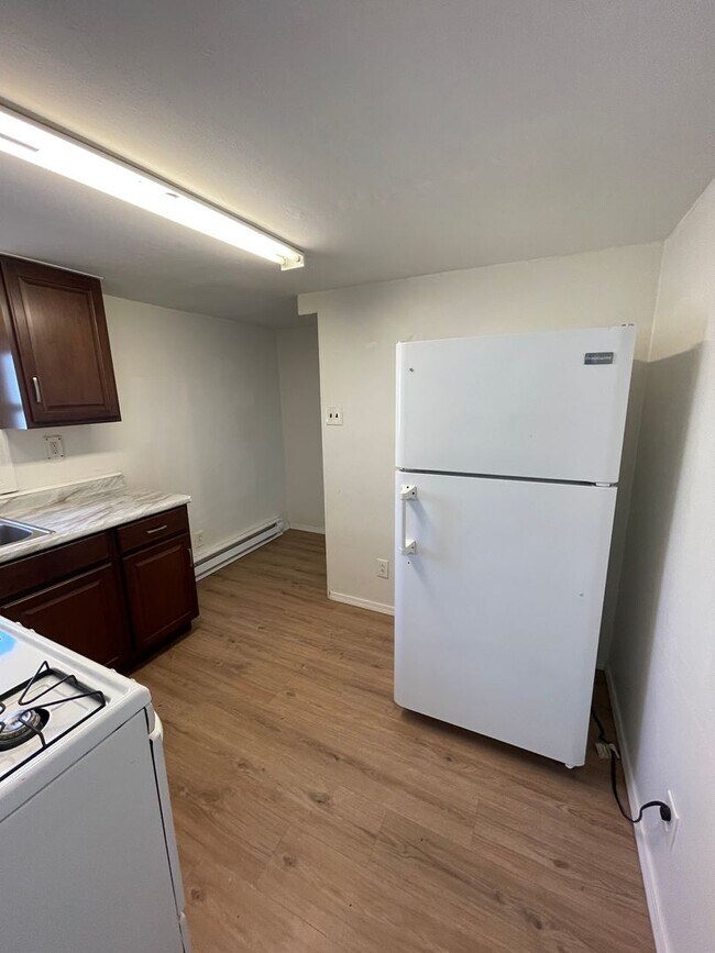 Building Photo - 402 N 6th Ave