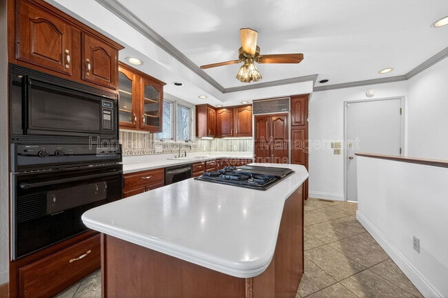 Building Photo - 2060 Loveland Dr