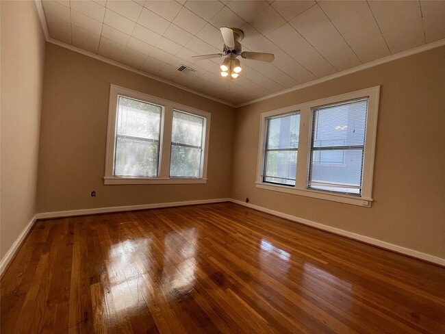 Building Photo - 2406 Brun St