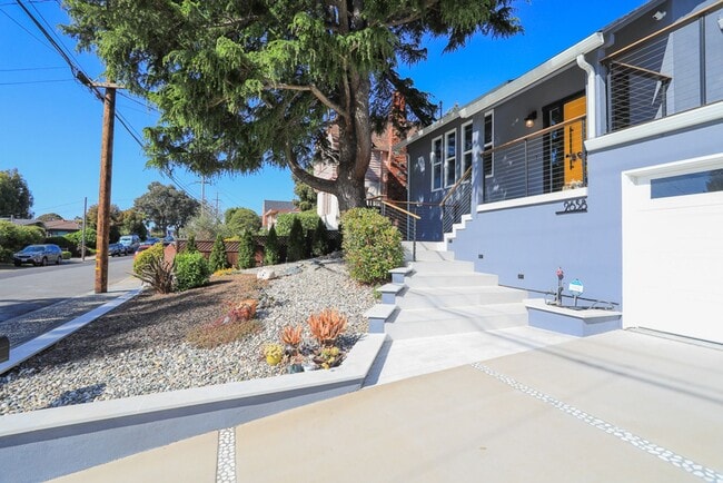 Building Photo - Stunning El Cerrito East Richmond Heights ...