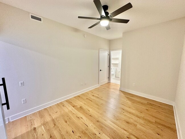 Building Photo - MOVE -IN SPECIAL! Luxury 2 Bedroom, 2.5 ba...