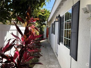 Building Photo - 2515 Poinsettia St N