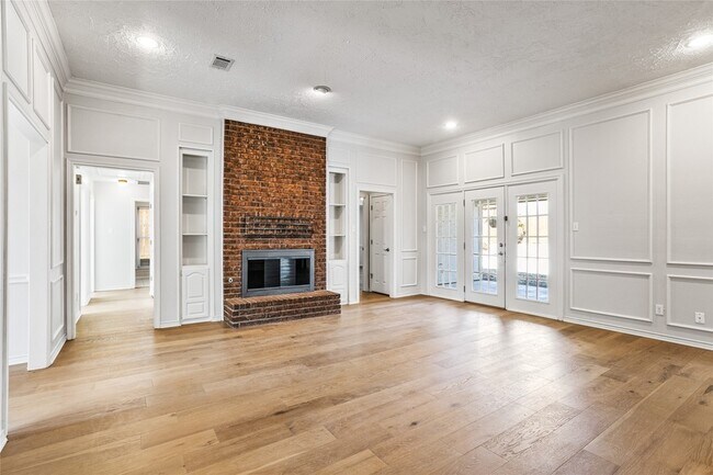Building Photo - 2942 Woodland Hills Dr