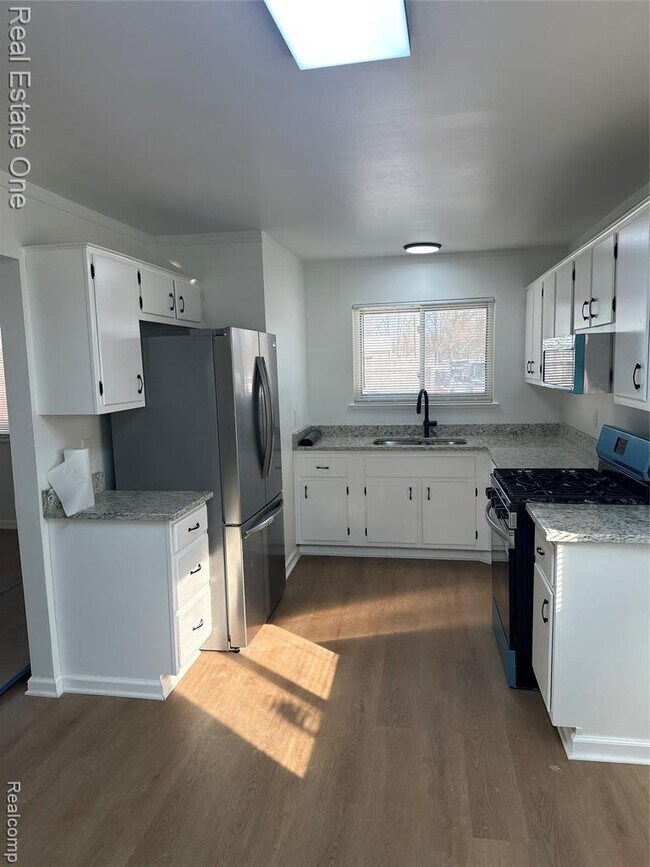 Building Photo - 1982 S Ortonville Rd