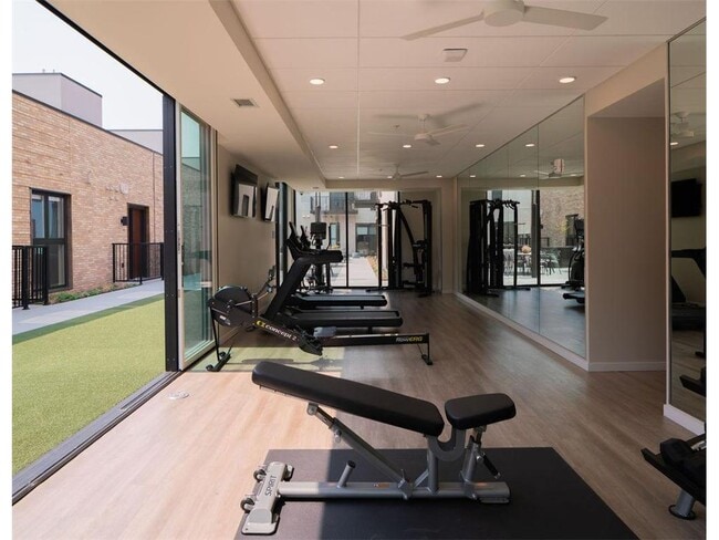 Building Photo - 7 West Dr