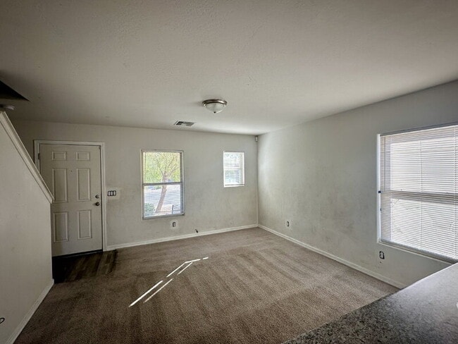 Building Photo - 226 W Watson Ct