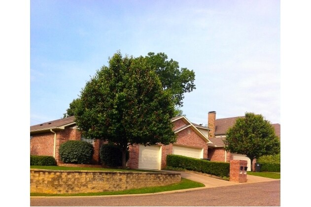 Primary Photo - Creekside Townhomes