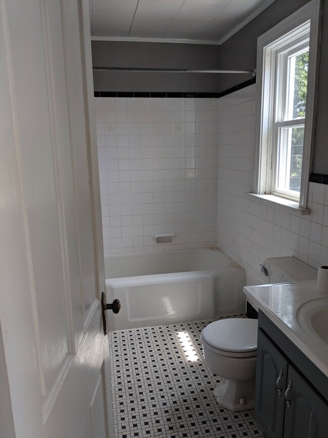 Building Photo - 505 N Lime St