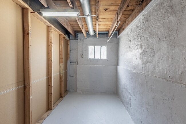Building Photo - 6141 S Kilbourn Ave