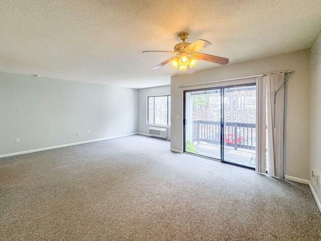 Building Photo - Large 2-Bed/1-Bath w/ Private Balcony & In...