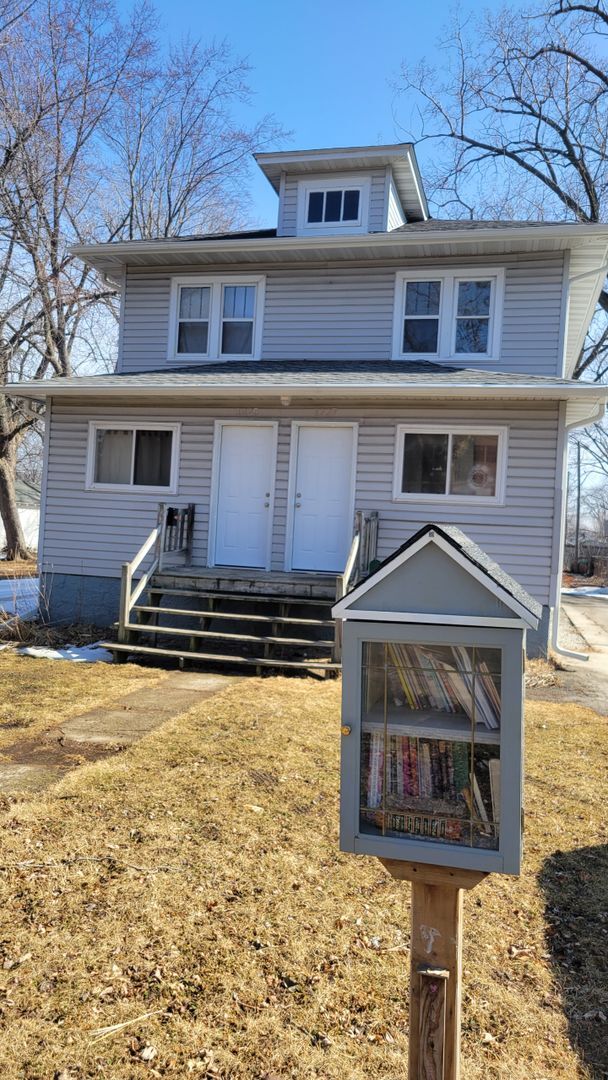 Building Photo - 2 bedroom/1 Bath duplex with large yard