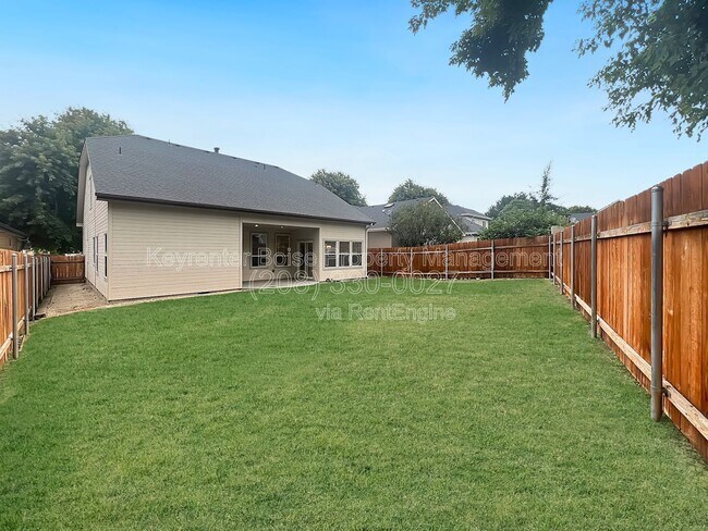 Building Photo - 2120 N Eagle Creek Ln