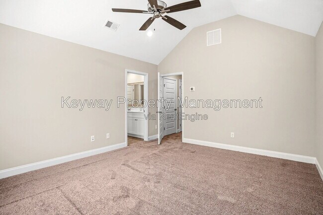 Building Photo - 3225 Venetian Dr