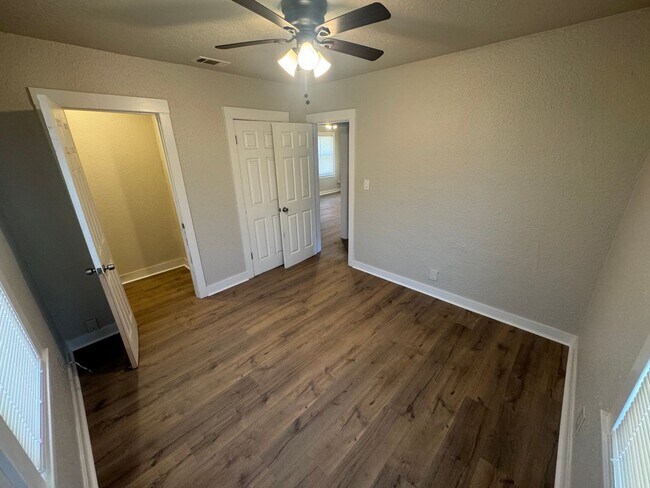 Building Photo - 2 bedroom | 1 bathroom | Single family in ...