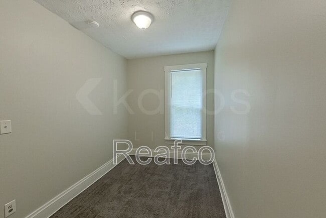 Building Photo - 966 Oakwood Ave