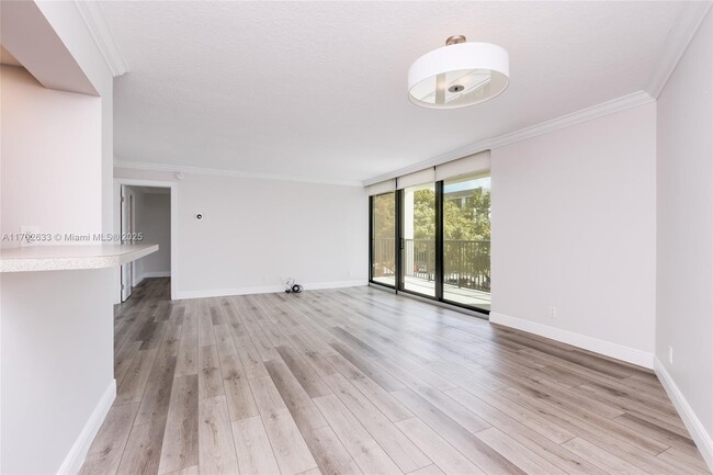 Building Photo - 1301 River Reach Dr