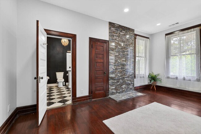 Building Photo - 1015 Union St