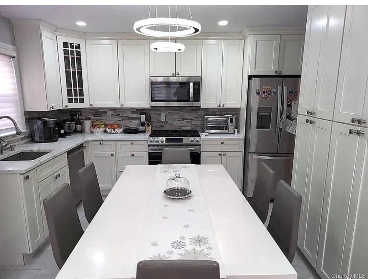 Building Photo - 516 E State St