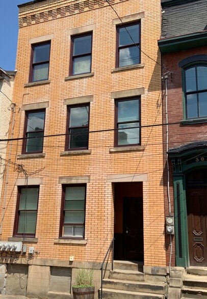 Top floor - 306 Jacksonia St