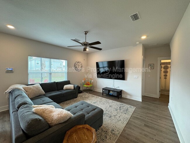 Building Photo - 5772 Danbury Blvd