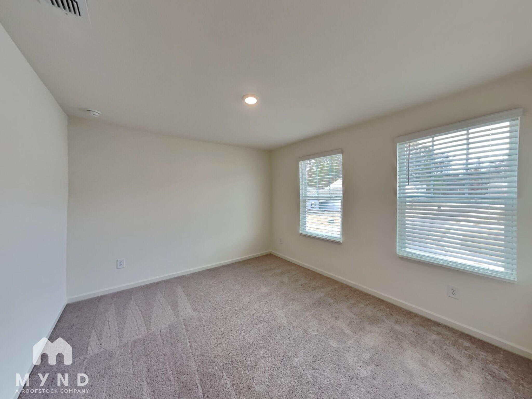 Building Photo - 424 Cottontail Ln